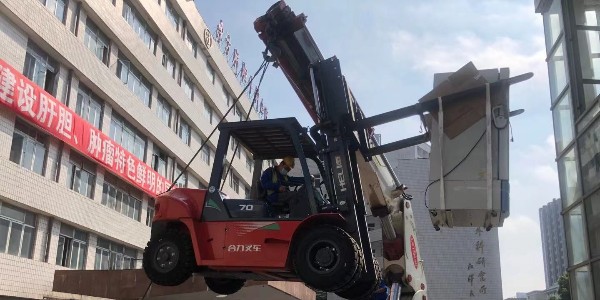 精密設備吊裝哪家好？無塵氣墊搬運有什么作用？
